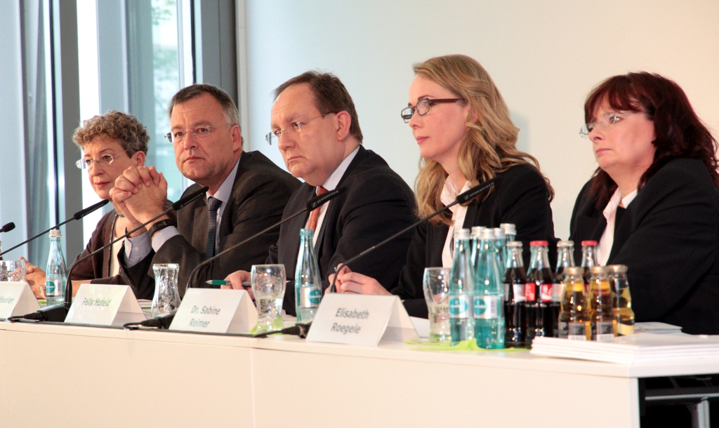 Felix Hufeld (M.) auf der BaFin-Pressekonferenz am 12. Mai 2015 in Frankfurt am Main. Foto: Eschweiler / BaFin.