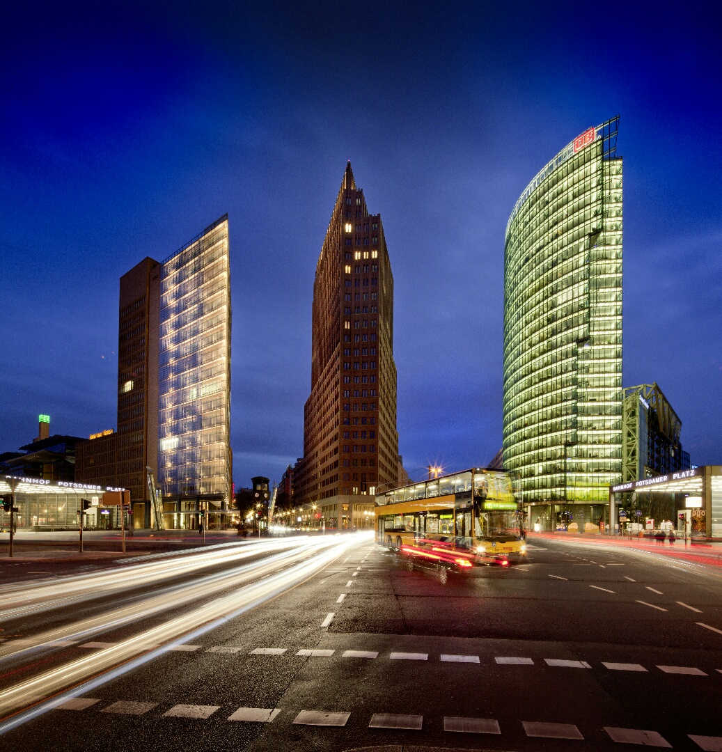 Potsdamer Platz von der Leipziger Straße aus gesehen. Foto: Vincent Mosch.